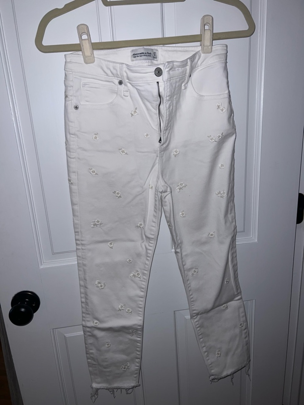 Abercrombie & Fitch White Embroidered Cropped Jeans
